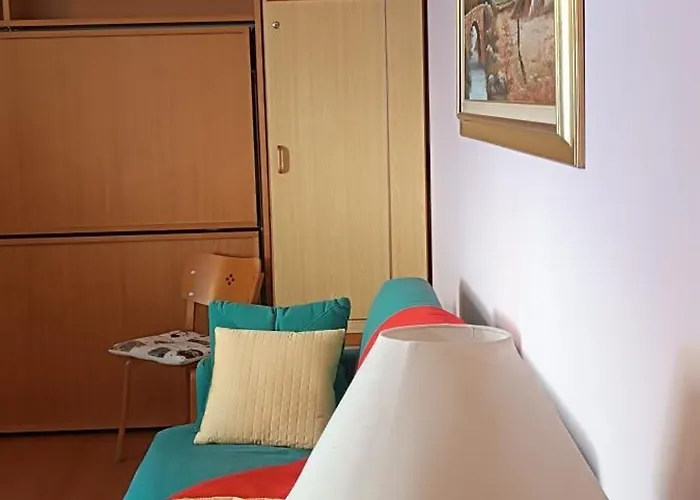 Giomein Sporting Red House