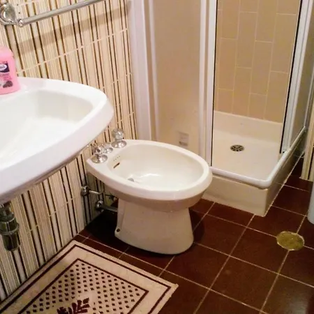 Giomein Sporting Red House * 브루일서비니아