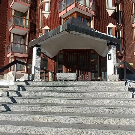 Giomein Sporting Red House *